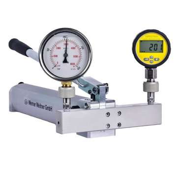Pompa untuk memeriksa manometer Surkon MTC400