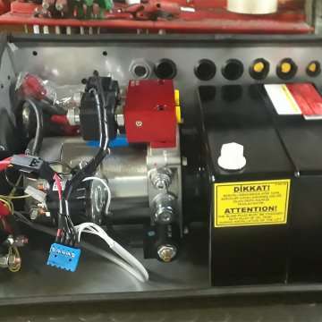 Stasiun tenaga (PowerPack) untuk lift hidrolik ATEK LIFT, 24V, kapasitas 1500 kg