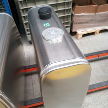 Tangki air aluminium (dalam kabin, distribusi - atas, tinggi) 160 liter.