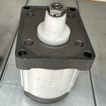Pompa pada traktor 20С25X006F-SC (25 liter per menit) Hydro-pack.