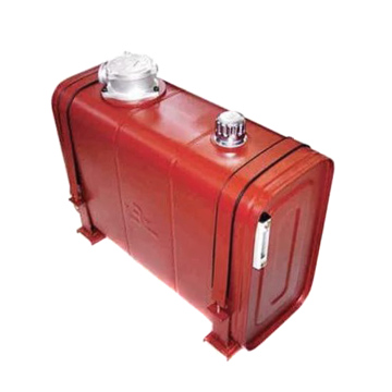 Tangki minyak Bezares 195 liter (di belakang kabin) dari baja.